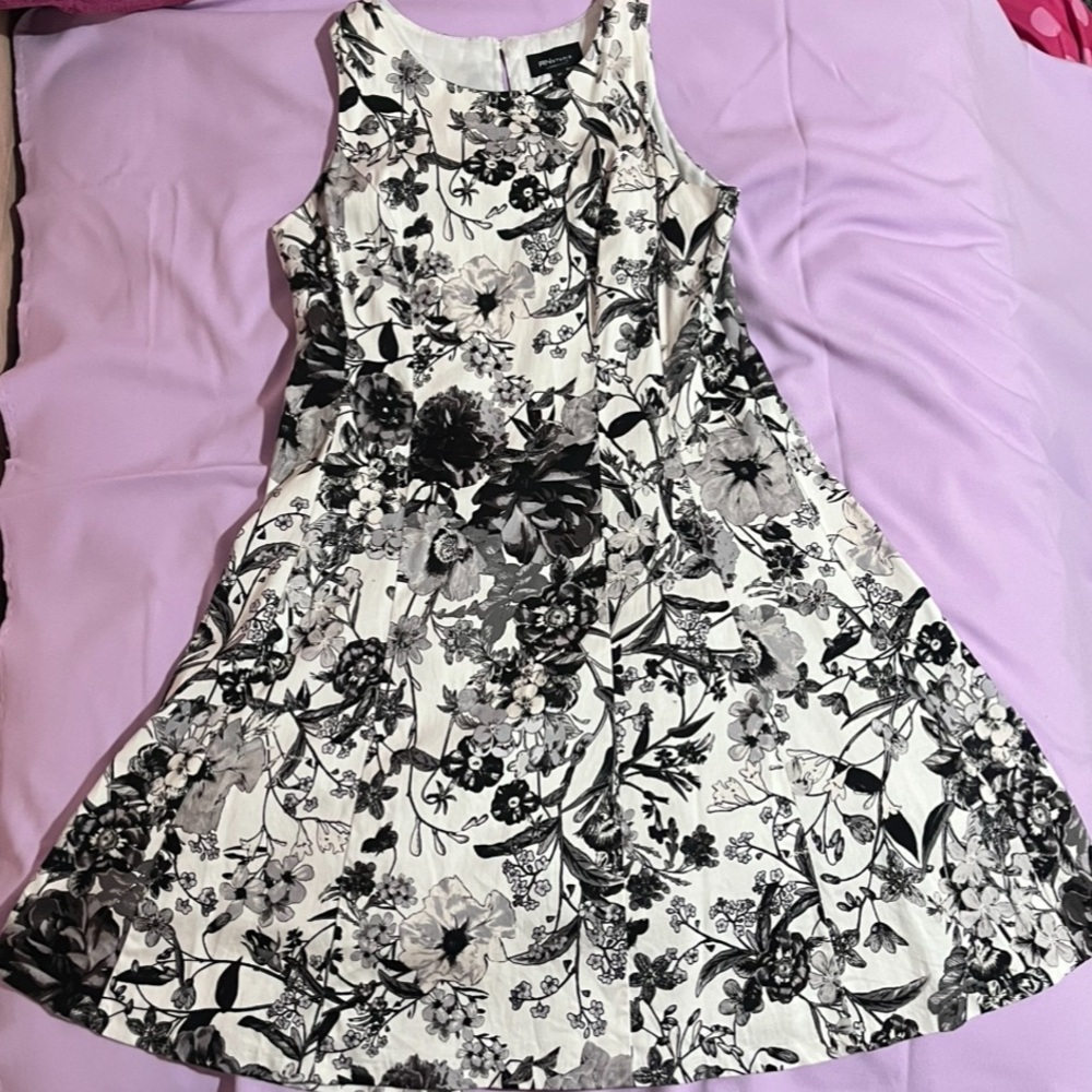 Black and White floral dress - Picture 3 of 6
